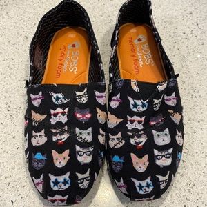 Bobs from Skechers cat print plush memory foam size 5.5